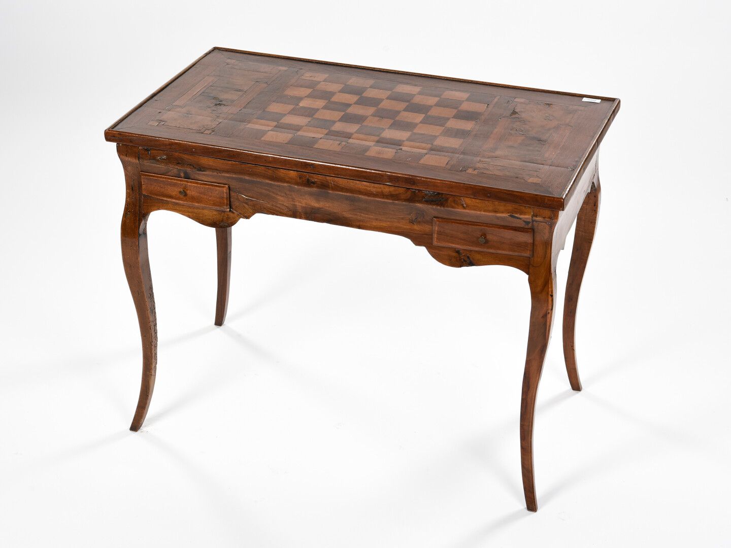 Null Table à jeux en bois de placage marqueté d'un damier, elle ouvre par deux f&hellip;