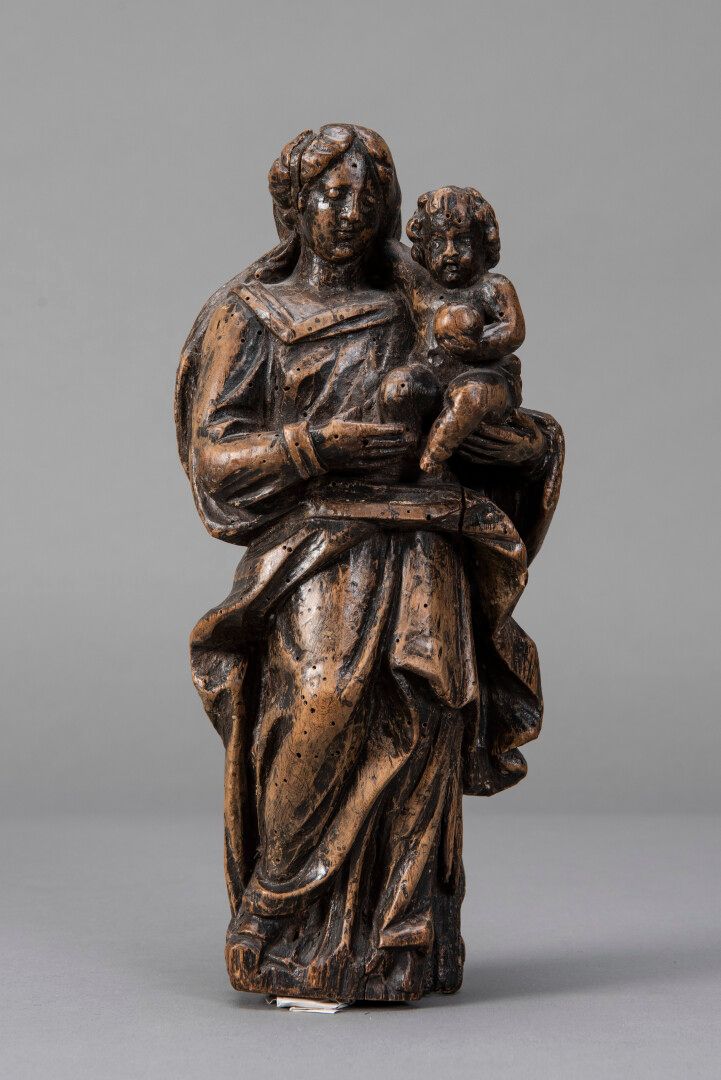 Null Vierge à l'Enfant, 

Sujet en bois sculpté, 

18ème siècle.

H : 27 cm