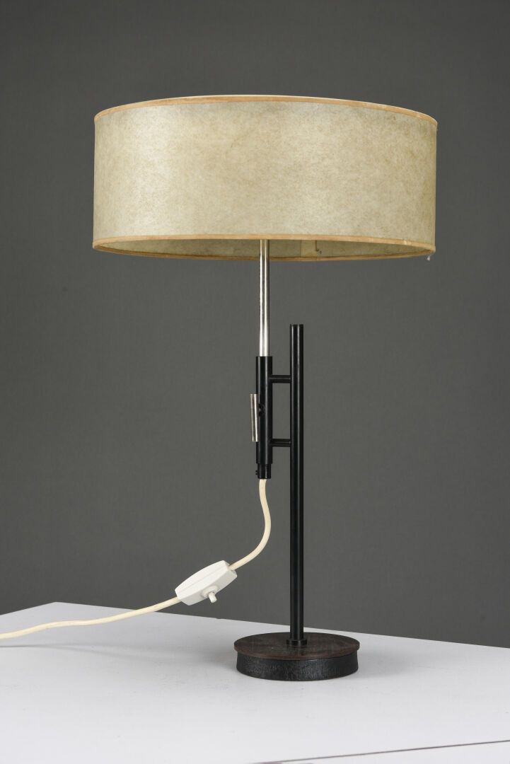 Null TRAVAIL 1950

Lampe de table à base circulaire d'où s'élève un fût en métal&hellip;