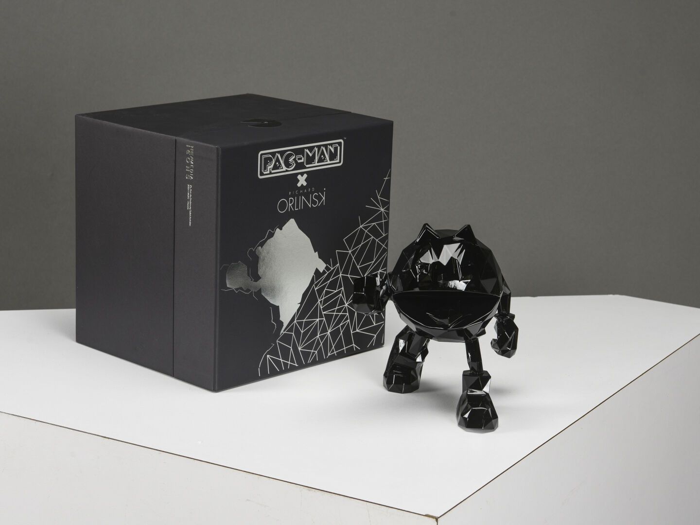 Null Richard ORLINSKI (né en 1966) 

Figurine Pac-Man (Black)

Sculpture en rési&hellip;