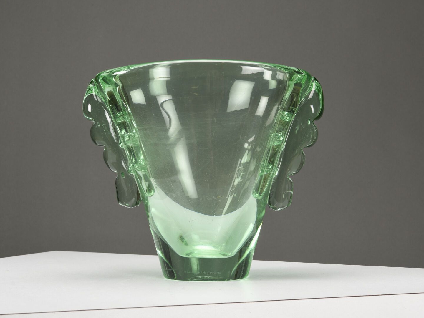 Null DAUM NANCY FRANCE

Grand vase de forme cornet en cristal transparent vert à&hellip;
