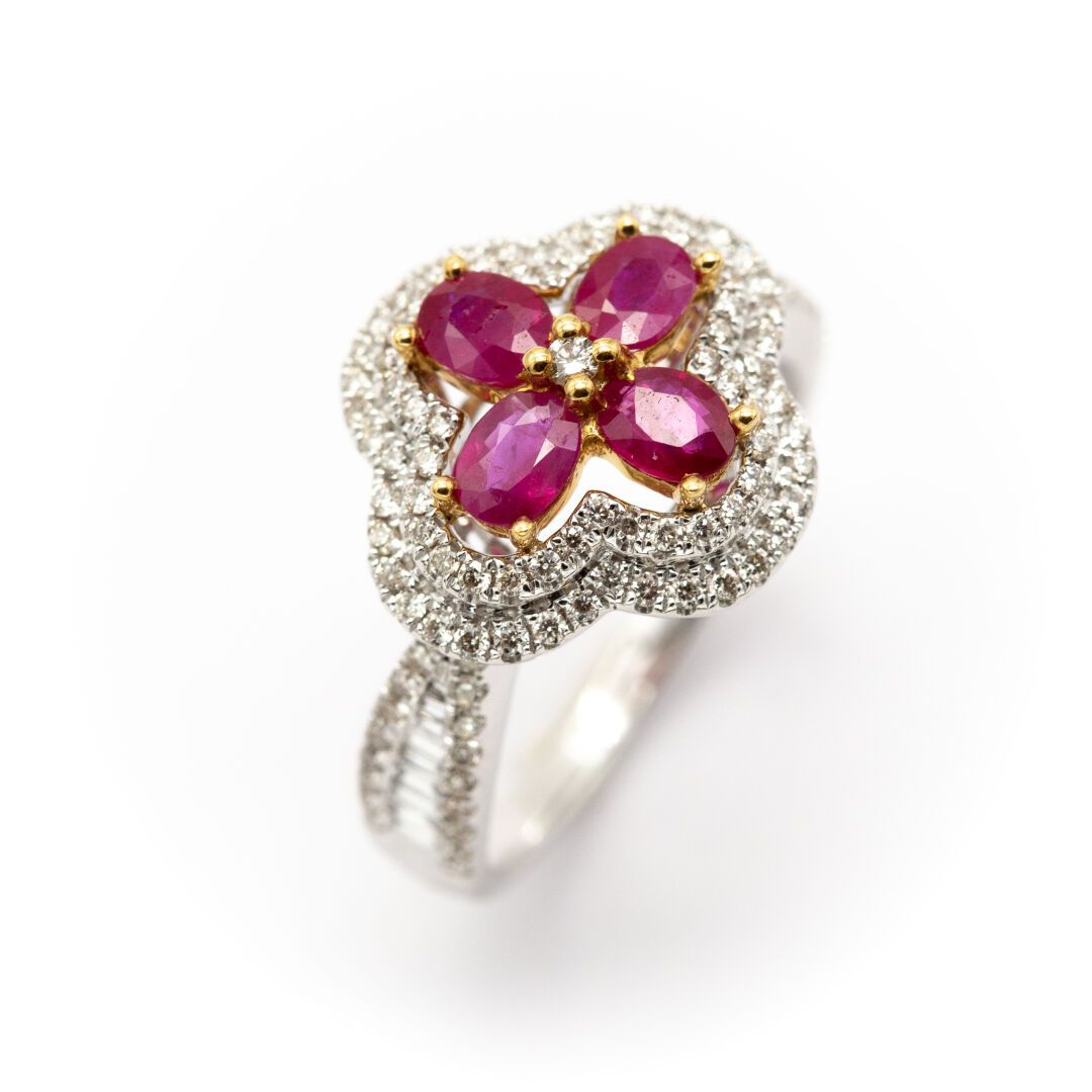 Null Ring in 18K white gold (750) set with 4 rubies in a setting of modern-cut r&hellip;