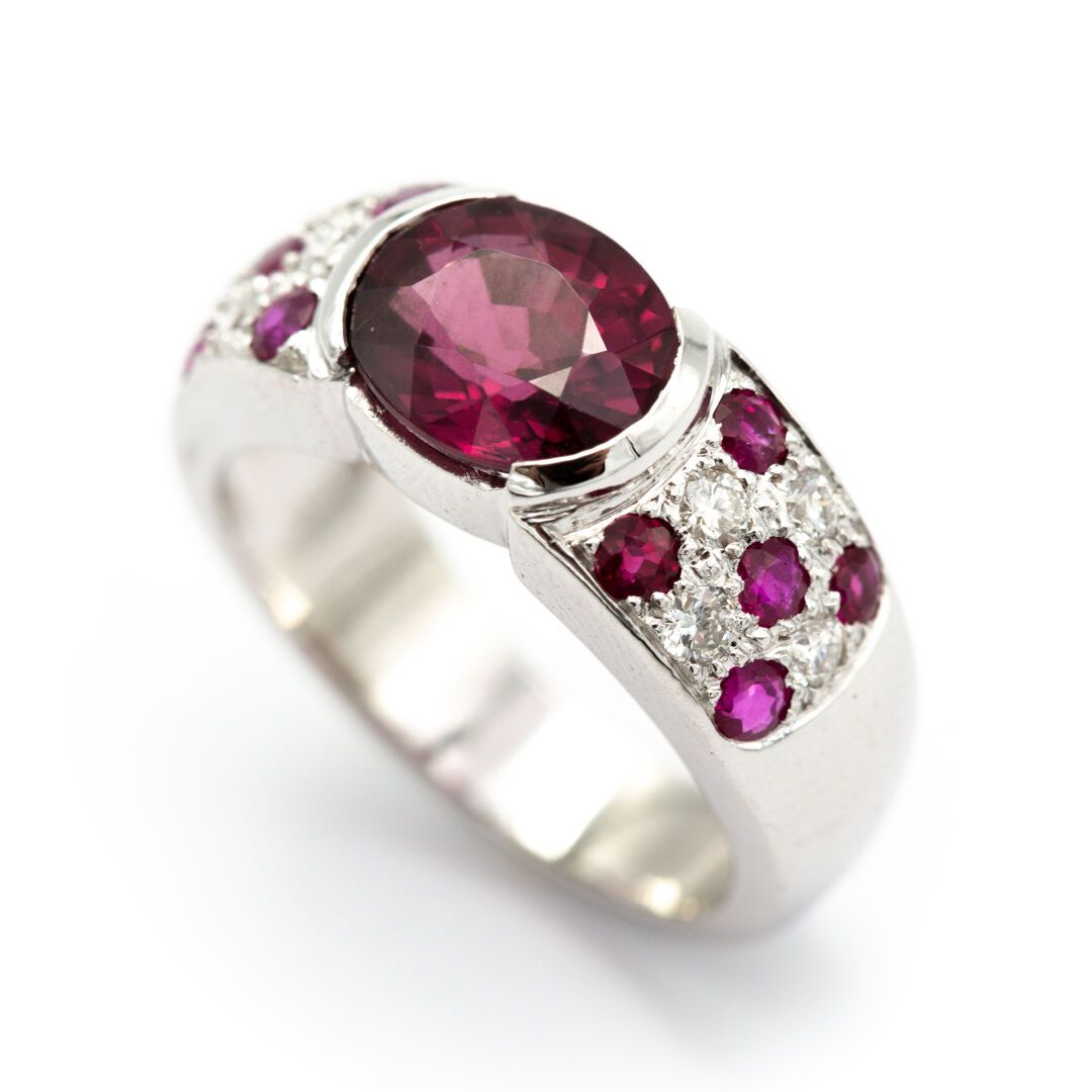 Null 18K white gold and platinum ring set with a 2.30-carat oval rhodolite set w&hellip;