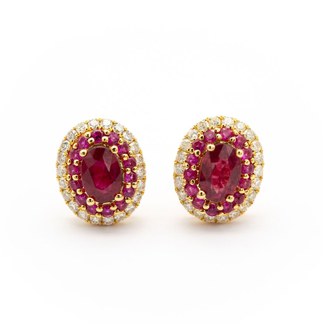 Null Pair of 18K yellow gold ear studs set with two treated rubies weighing a to&hellip;