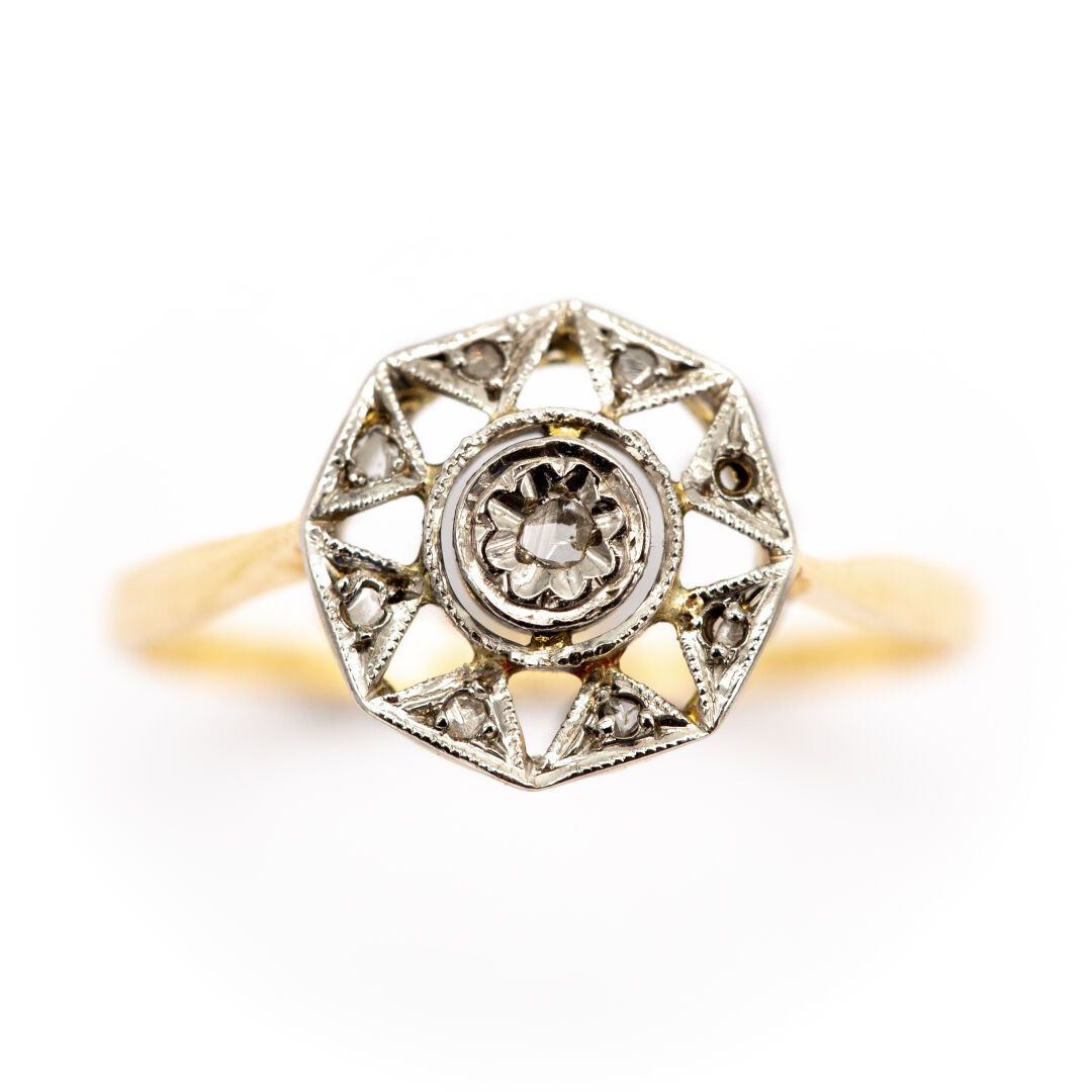 Null Antique ring in gold and two-tone platinum (750) 18. Openwork star set with&hellip;