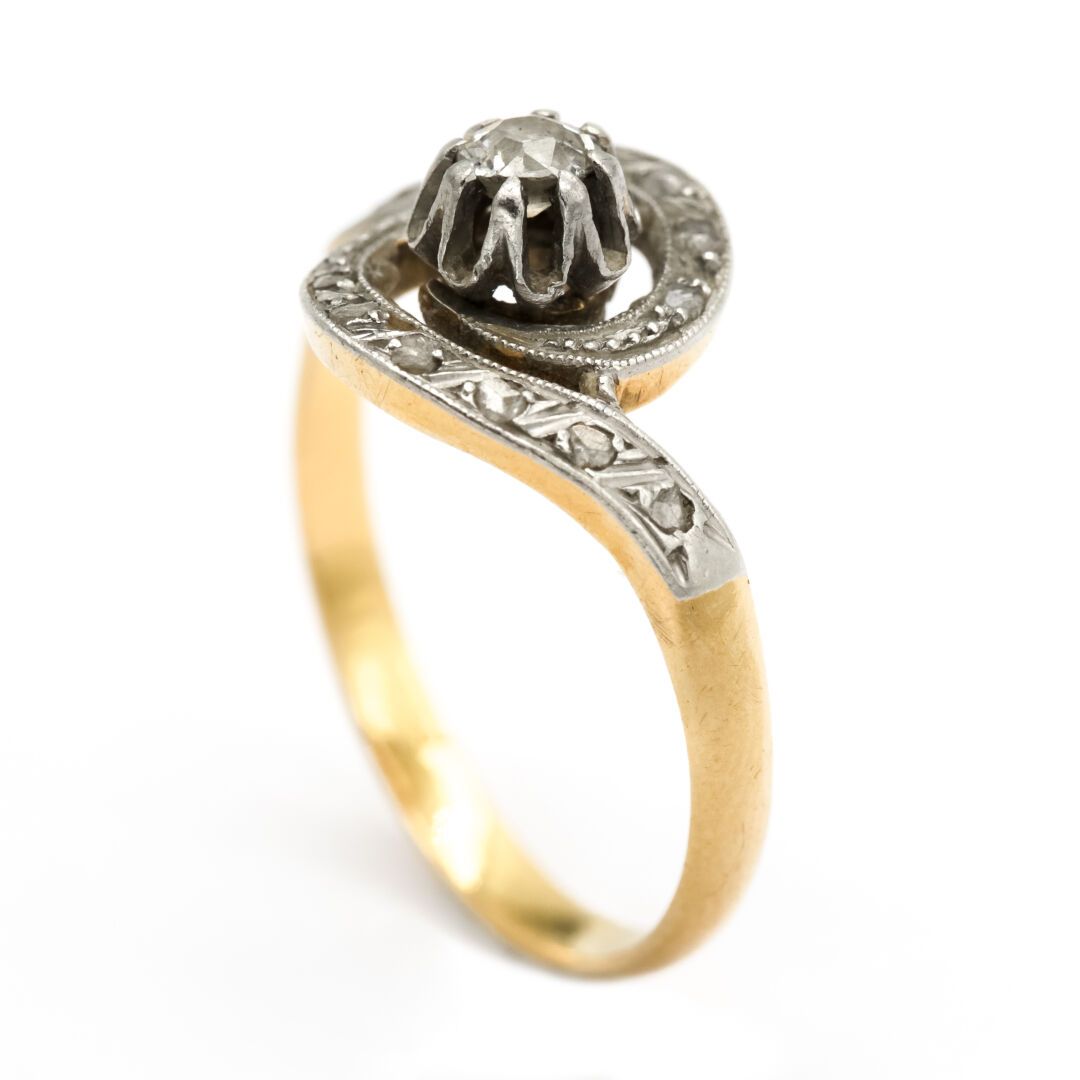 Null Tourbillon-Ring aus 18 Karat Gelbgold (750) und Platin, besetzt mit Rosen u&hellip;