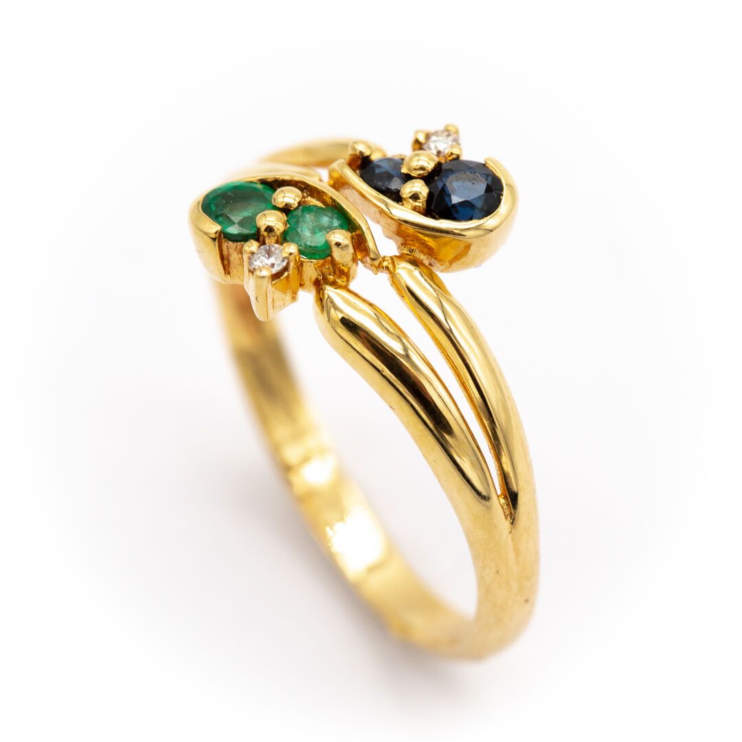 Null 黄金（750）18K "你和我 "戒指，镶有两颗绿宝石、两颗钻石和两颗蓝宝石。

重量 : 2,50 g

TDD 52/53 

EAGLE