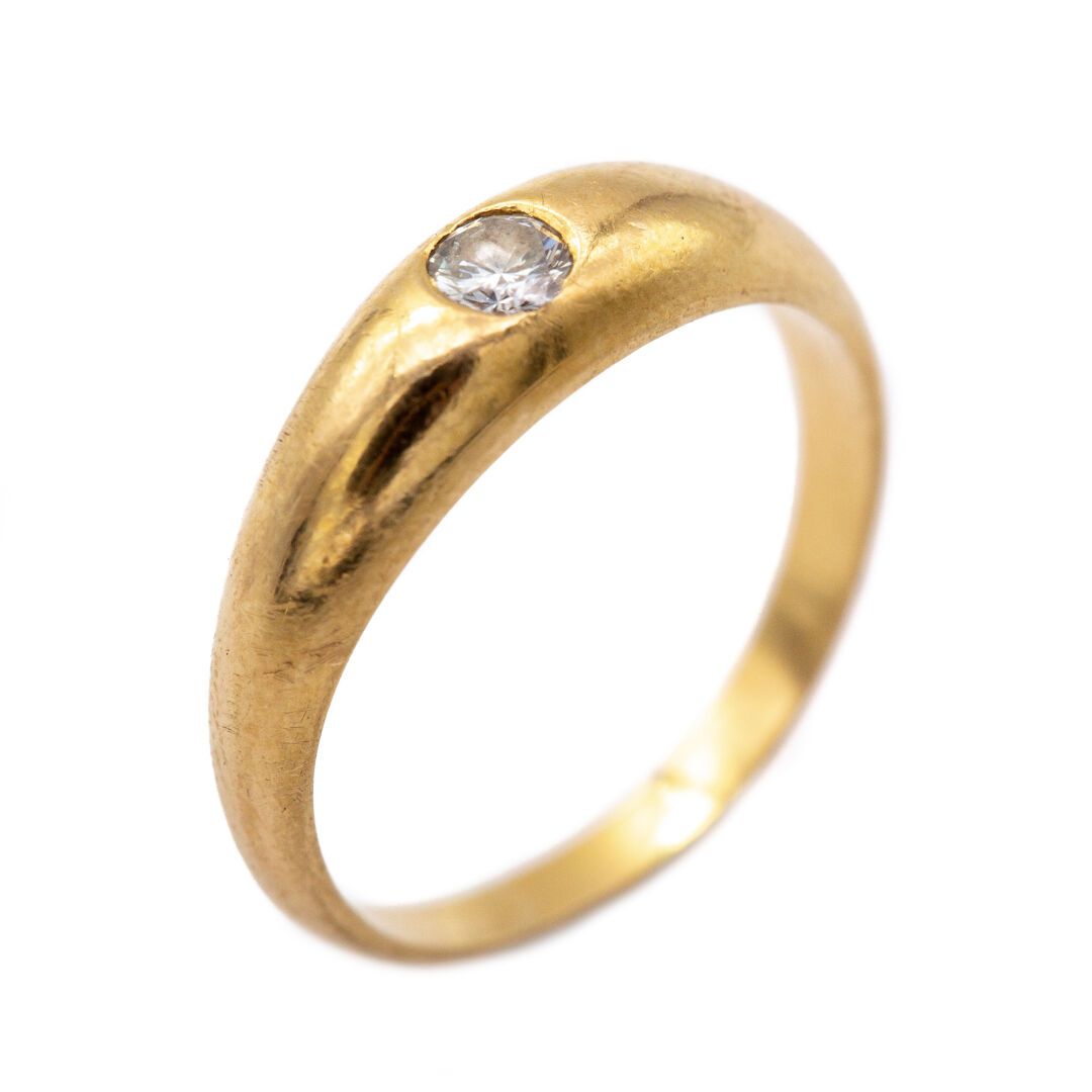 Null Englischer Jonc-Ring aus 18 Karat Gelbgold (750), mit einem kleinen Diamant&hellip;