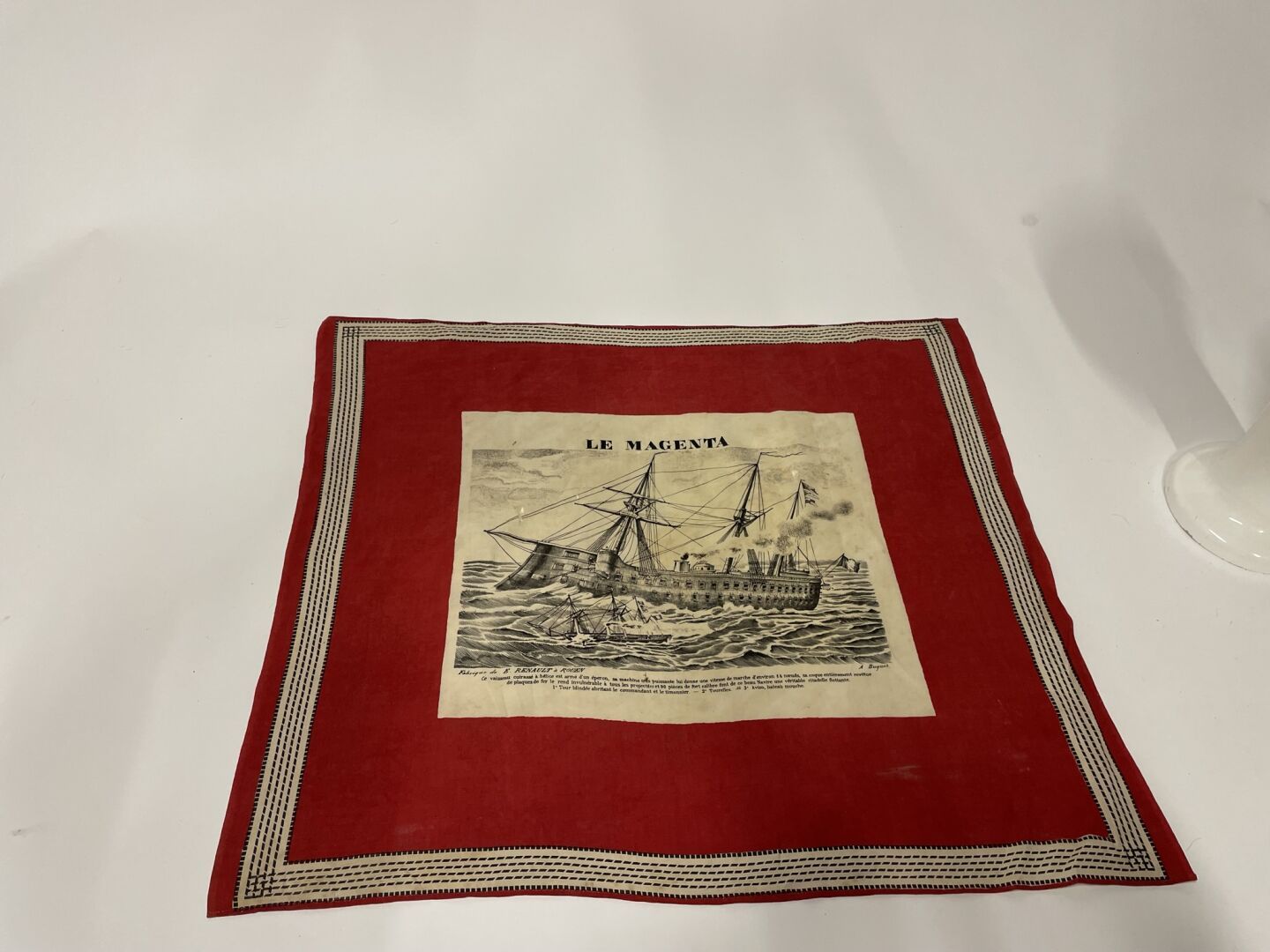 Null Deux foulards de batiments le magenta et jean bart et un foulard d'instruct&hellip;