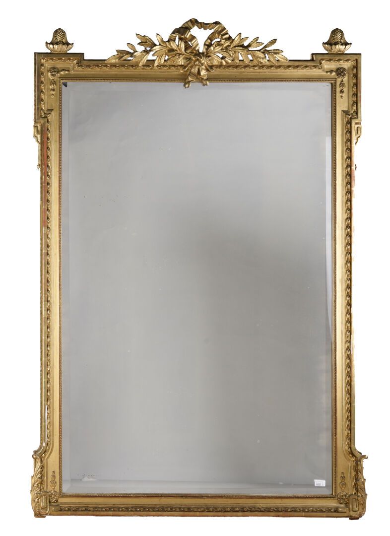Null Bedeutender Holzspiegel aus Holz und vergoldetem Stuck.
Stil Louis XVI, Epo&hellip;