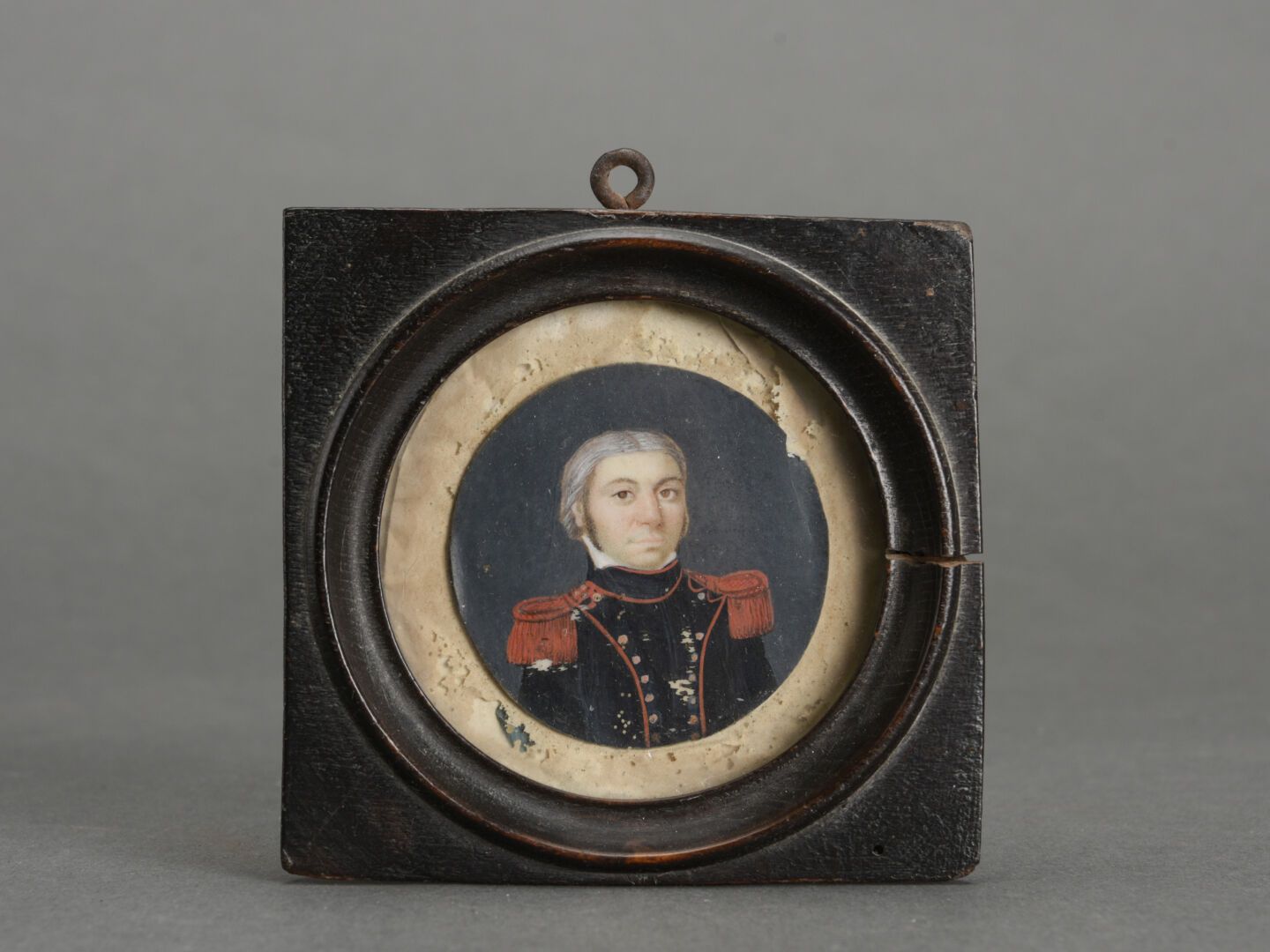 Null Miniature 19th century
portrait of an officer 
Revolutionary period
Diamete&hellip;
