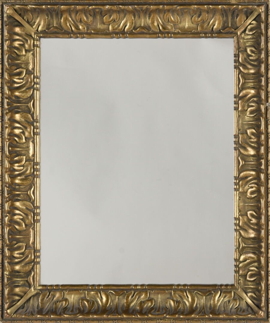 Null Spiegel aus geschnitztem und lackiertem Holz. 
Moderne Arbeit
52 x 44 cm