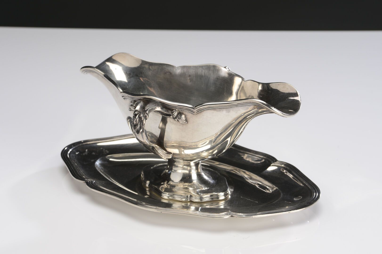 Null A sauceboat with tray adhering in silver hallmark minerva net model, monogr&hellip;