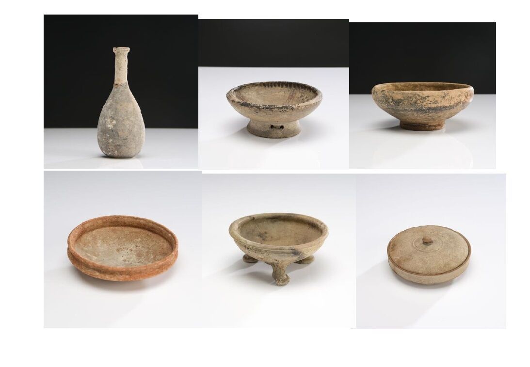 Null 拍品包括一个陶制巴尔萨梅尔，一个陶制盘子，一个灰色的陶制三脚架，两个盘子，其中一个有一个米色的陶制盖子，一个盘子在底座上。
北非，罗马和中世纪时期（三&hellip;