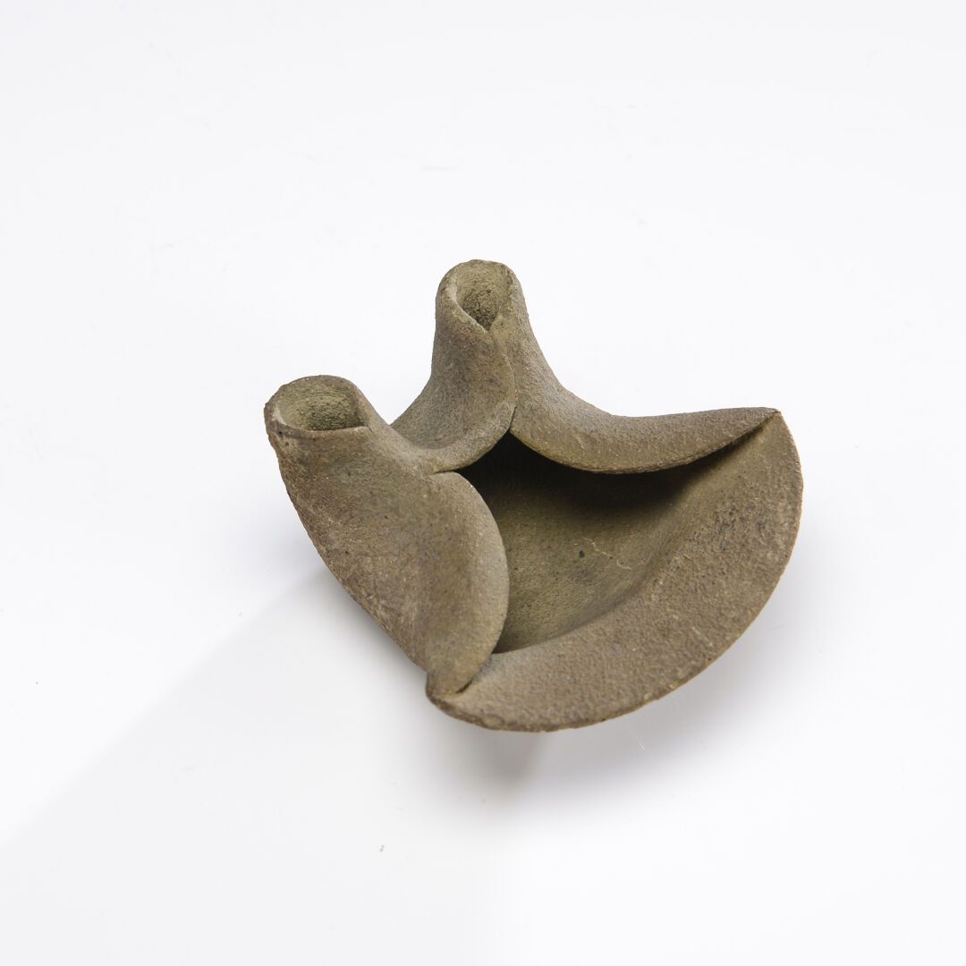 Null Oil lamp cup with two pinches.
Beige terracotta.
Carthage, 4th century B.C.&hellip;