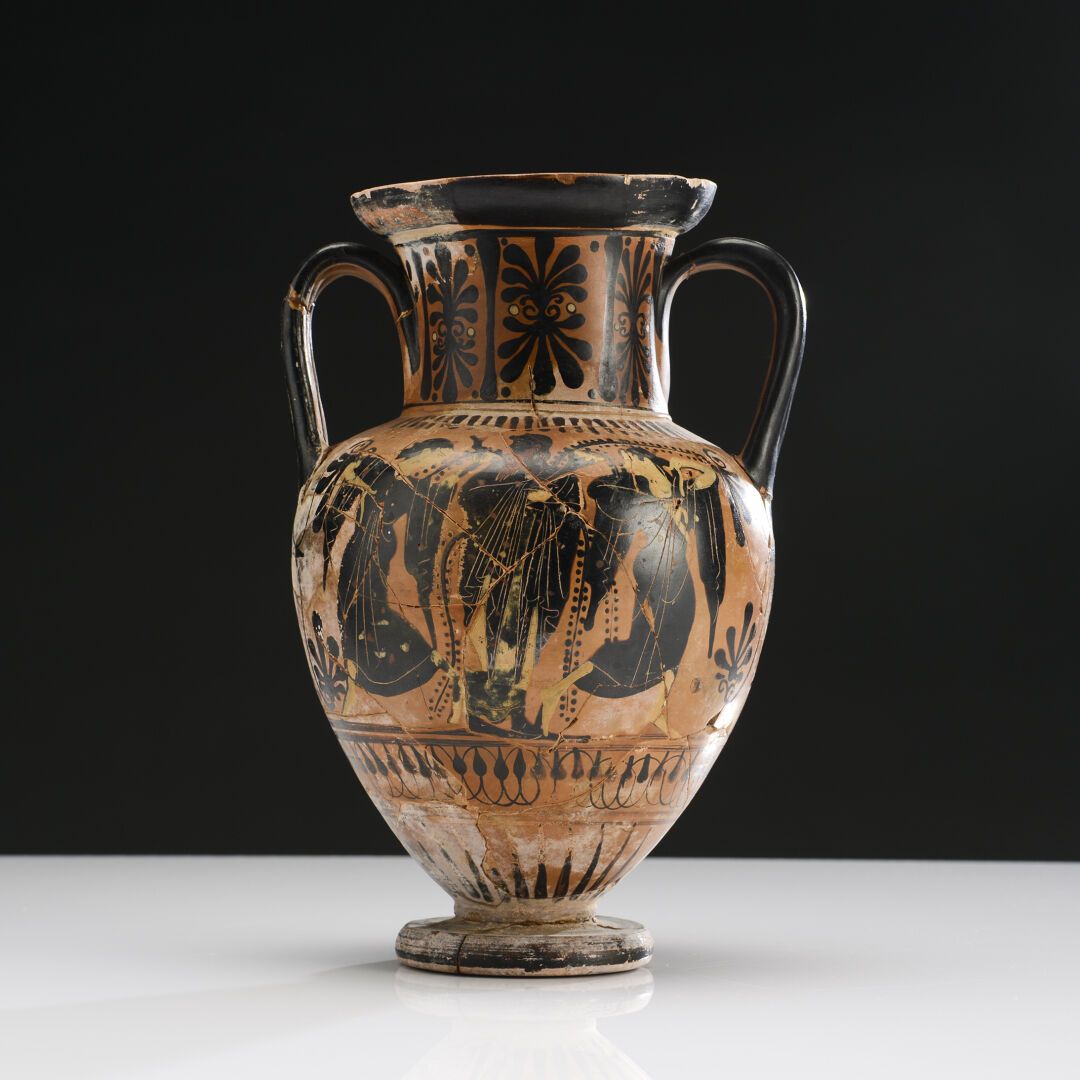 Null Amphora with trifid handles with black figures representing on one side a m&hellip;
