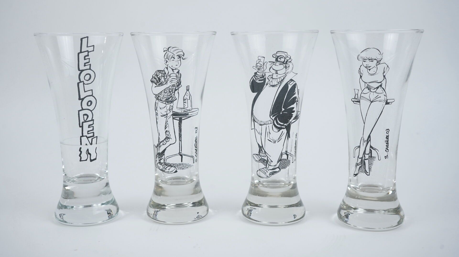 Null Léo LODEN. 

Un ensemble de 4 verres décorés, dans une boite en bois illust&hellip;