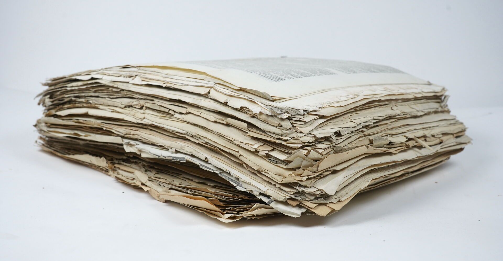 Null In dieser Auktion verteilen wir eine bedeutende Sammlung von Zeitungen, die&hellip;