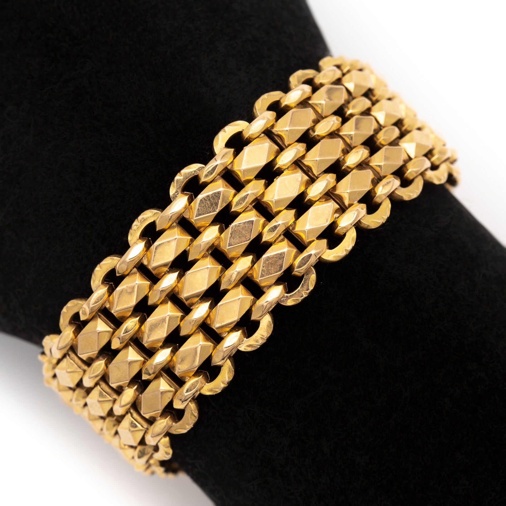Null Bracelet en or jaune (750) 18K maillons en losanges.
Longueur : 19 cm, larg&hellip;