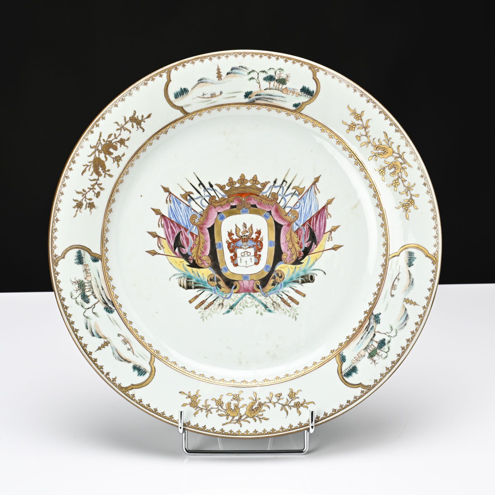 Null Compagnie des Indes XVIIIe siècle, 
Important plat creux en porcelaine de l&hellip;