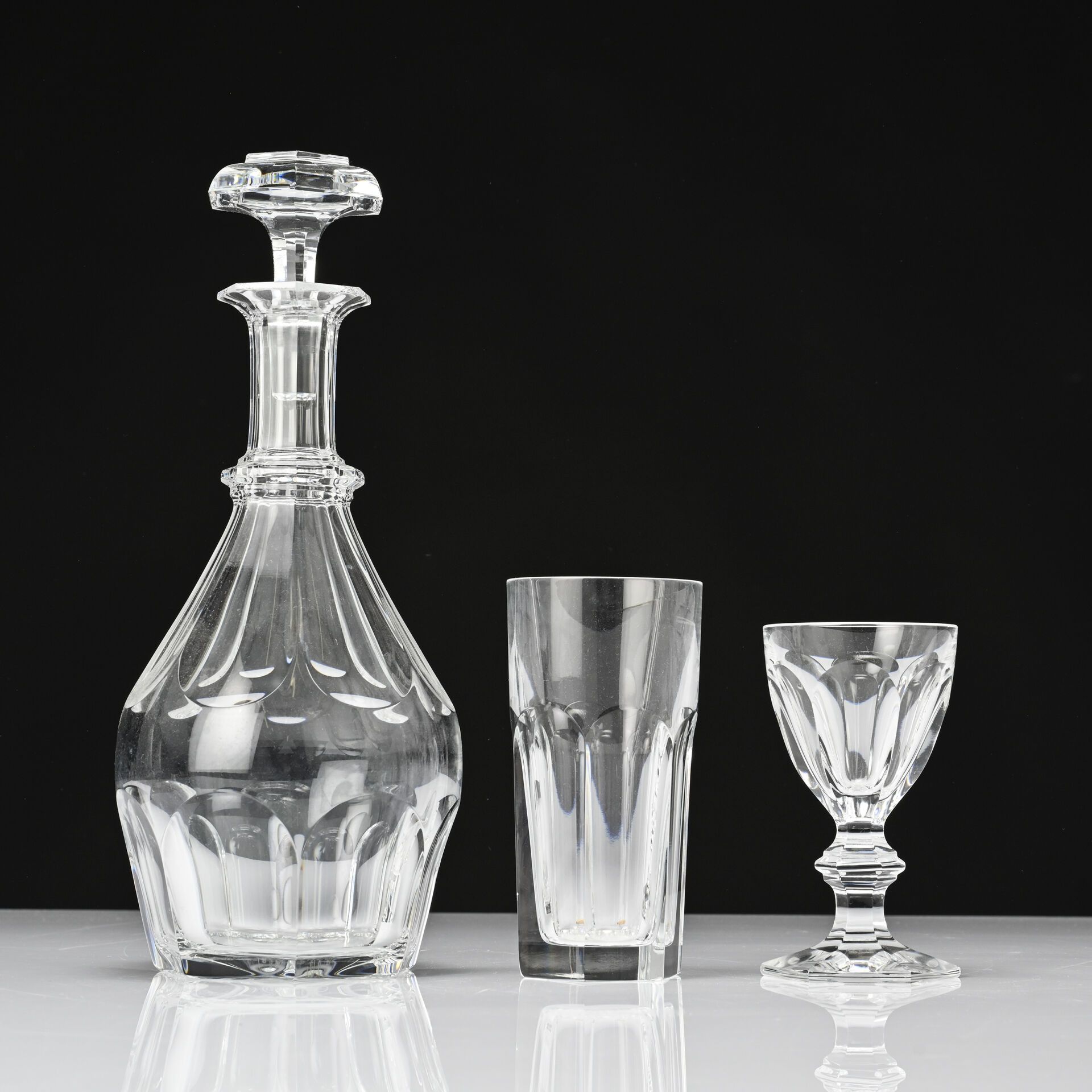 Null SAINT LOUIS
Partie de service de verres en cristal comprenant : Carafe en c&hellip;