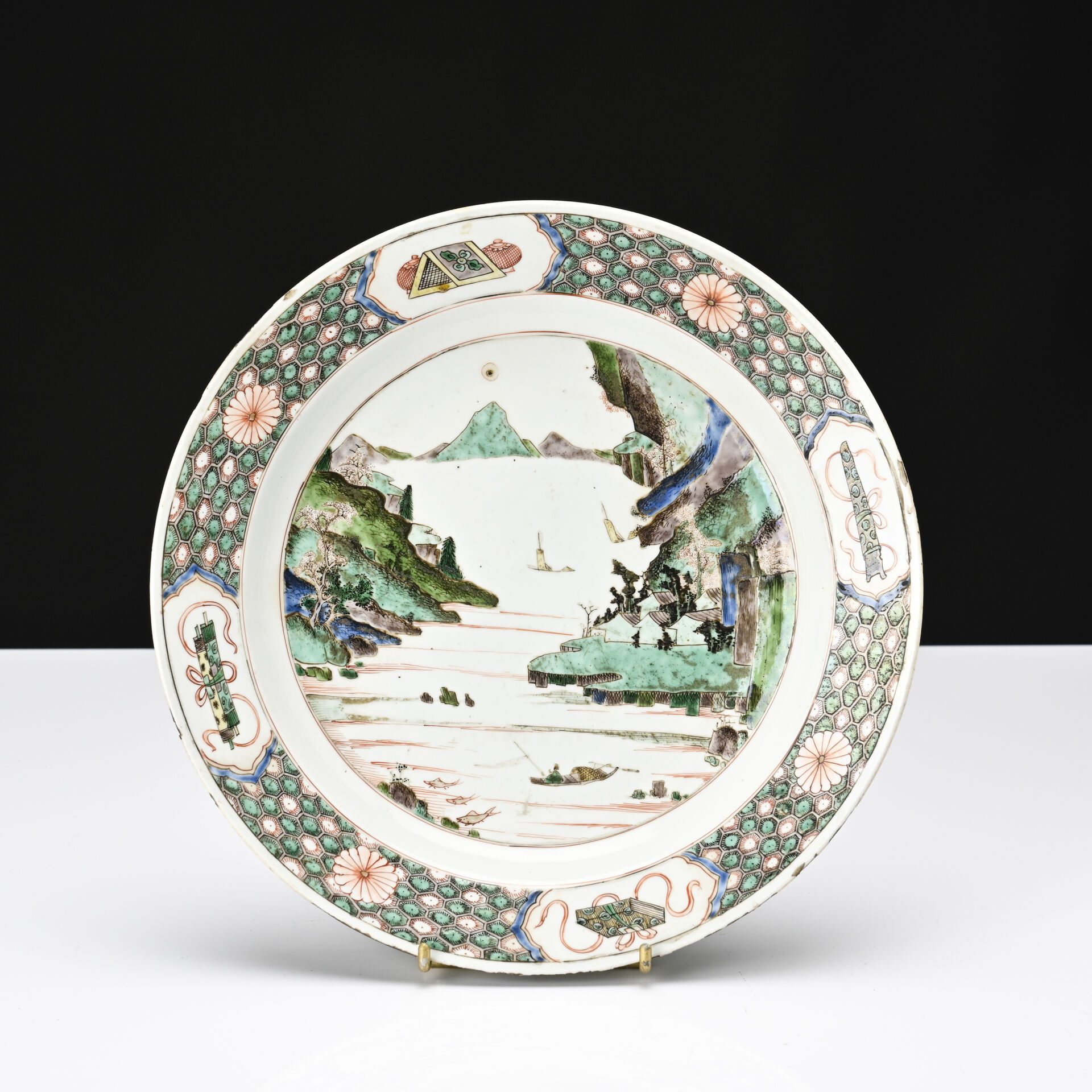 Null Chine, époque Kangxi (1661-1722)
Plat creux en porcelaine et émaux de la fa&hellip;