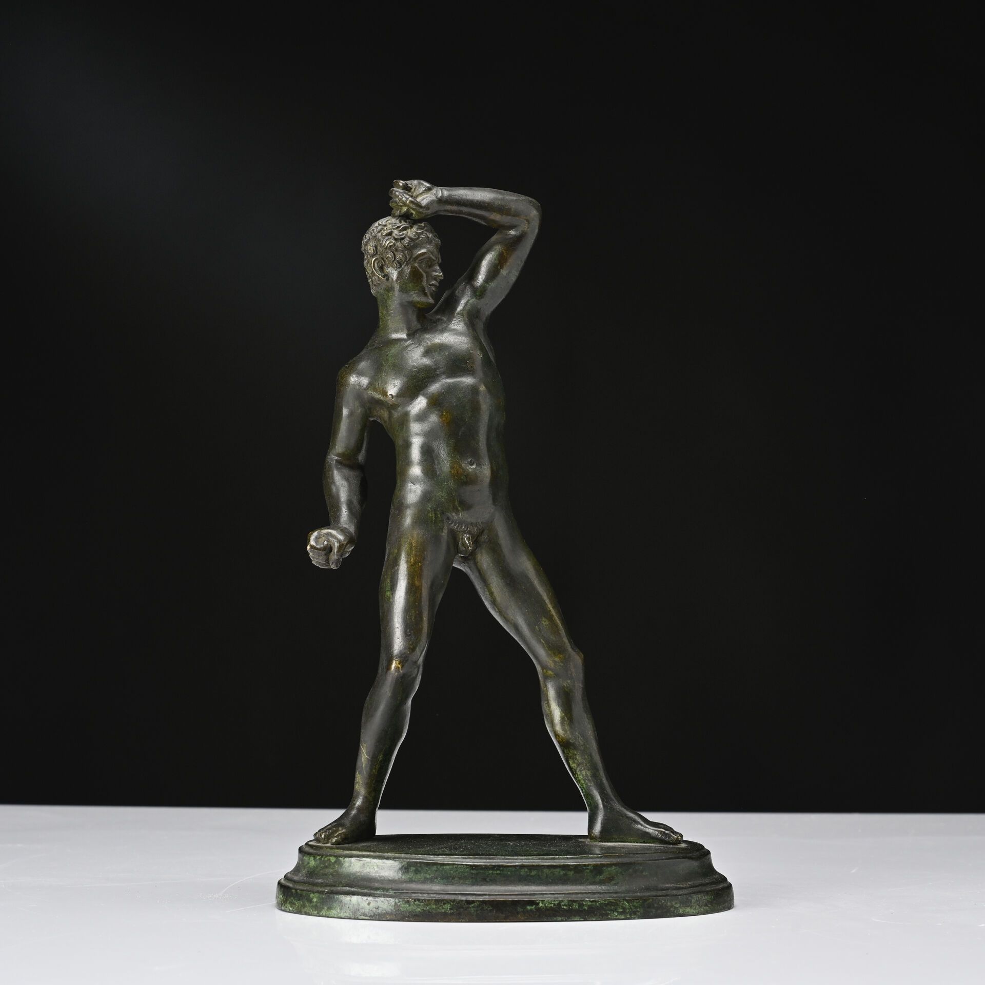 Null Dall'antichità 
Pugile
Bronzo con patina
XIX secolo 
H: 27 - L: 16,5 cm