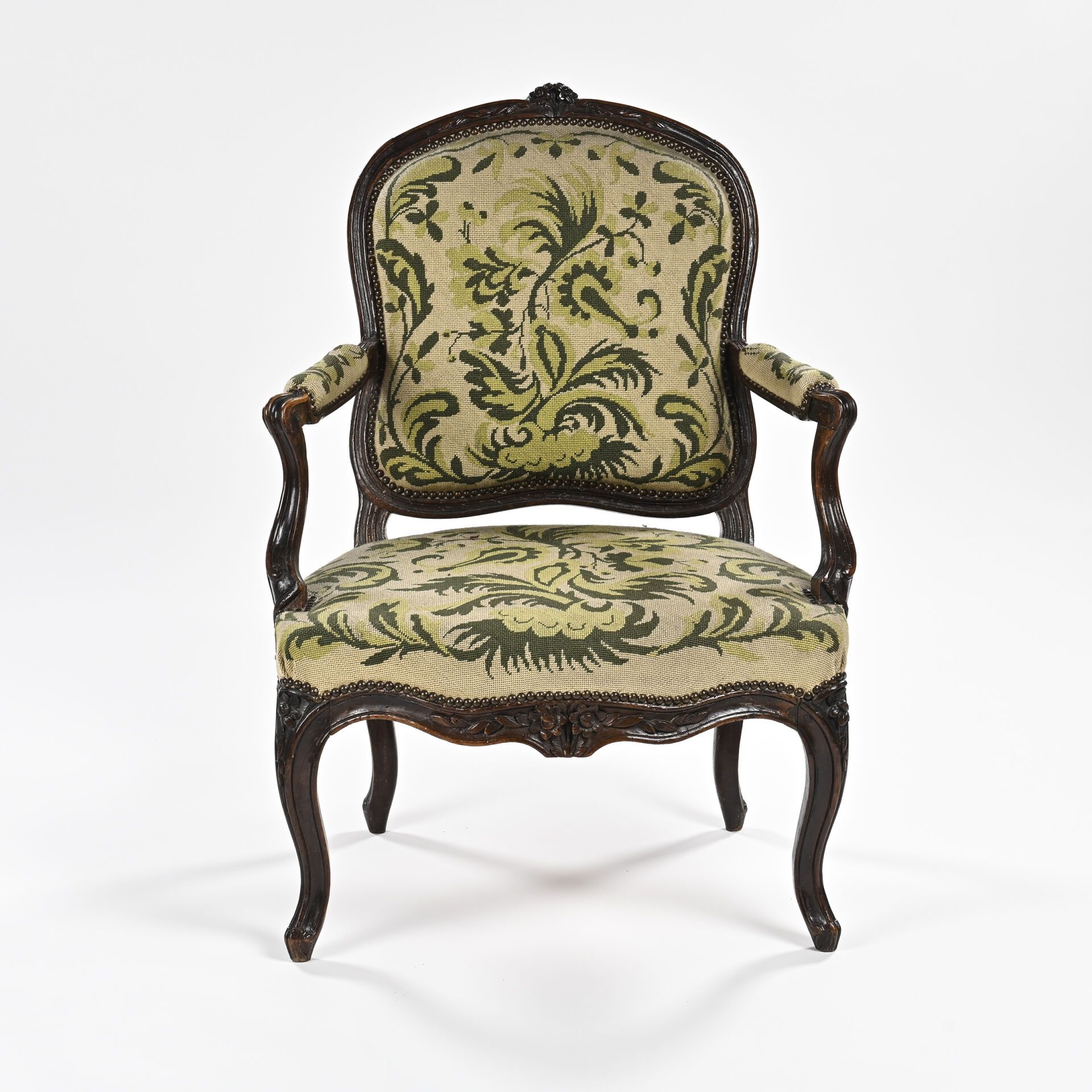 Null NOGARET in Lyon,
Moulded and carved walnut armchair with flat "à la reine" &hellip;