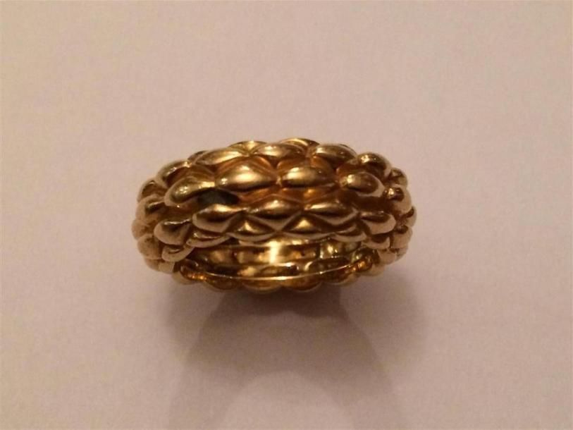 Null CHAUMET Paris. Signé et numéroté 118404. Bague anneau en perle d'or jaune (&hellip;