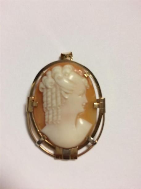 Null Broche ou pendentif 3 ors ovale camée coquille jeune fille aux anglaises"" &hellip;