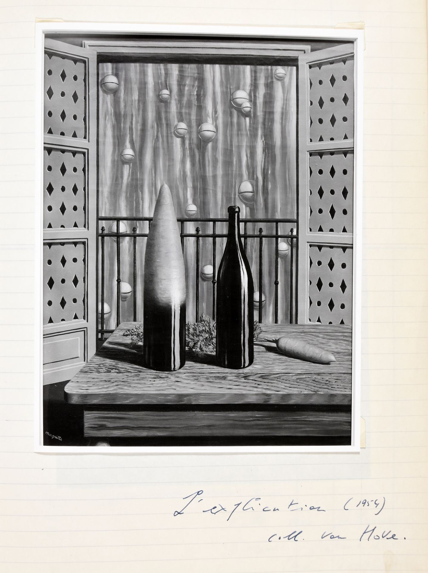 Null 35 photos en n/bl d'oeuvres de Magritte. Formats divers; divers cachets de &hellip;