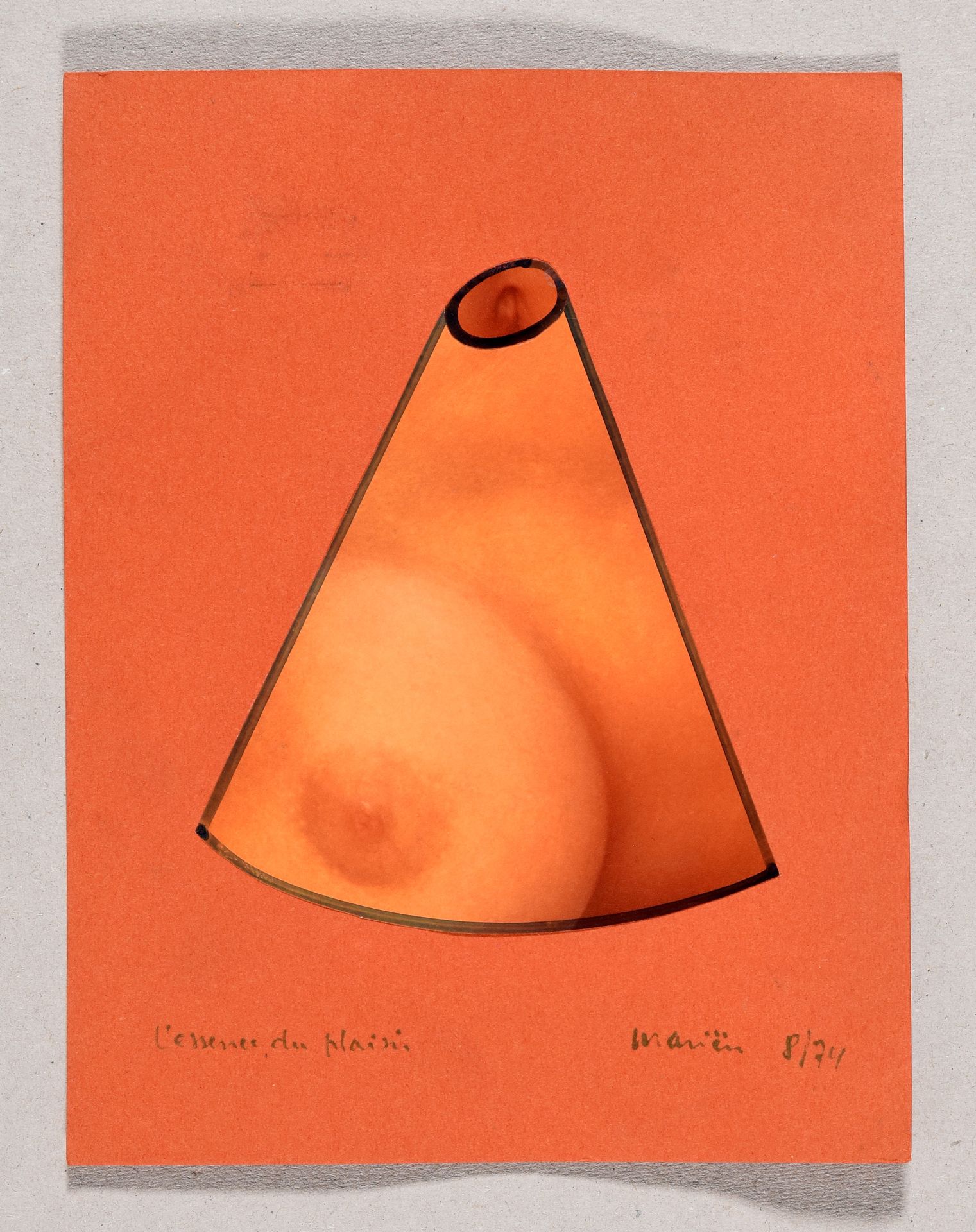 Mariën, Marcel 马里恩，马塞尔，《快乐的本质》（L'essence du plaisir）。1974年 橙色纸上的摄影拼贴画，19 x 14.5厘&hellip;