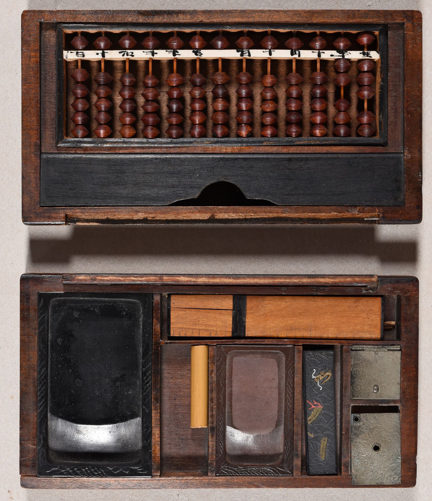 Null Japanese writing set with an abacus. 19th c. (?) Wood, metal, ink etc. Wood&hellip;