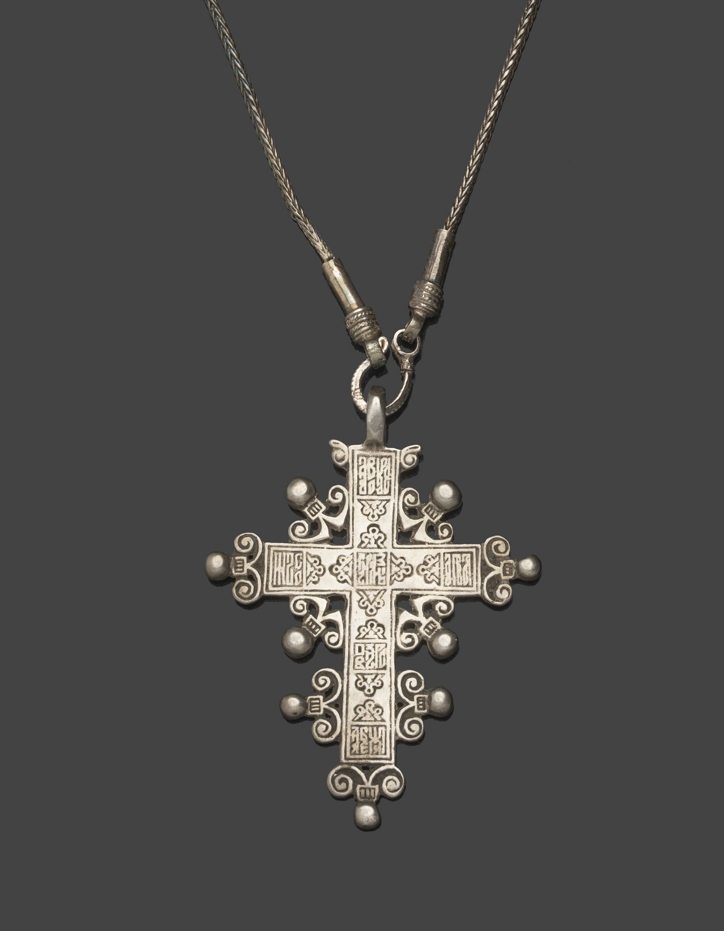 Null Croix orthodoxe en argent avec sa chaîne en mailles d’argent. Inscriptions &hellip;