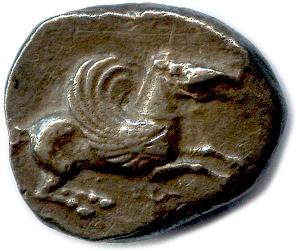 Null KORINTH 500-450

Pegasus, mit eingerollten Flügeln. Koppa. 

R/. Kopf der A&hellip;