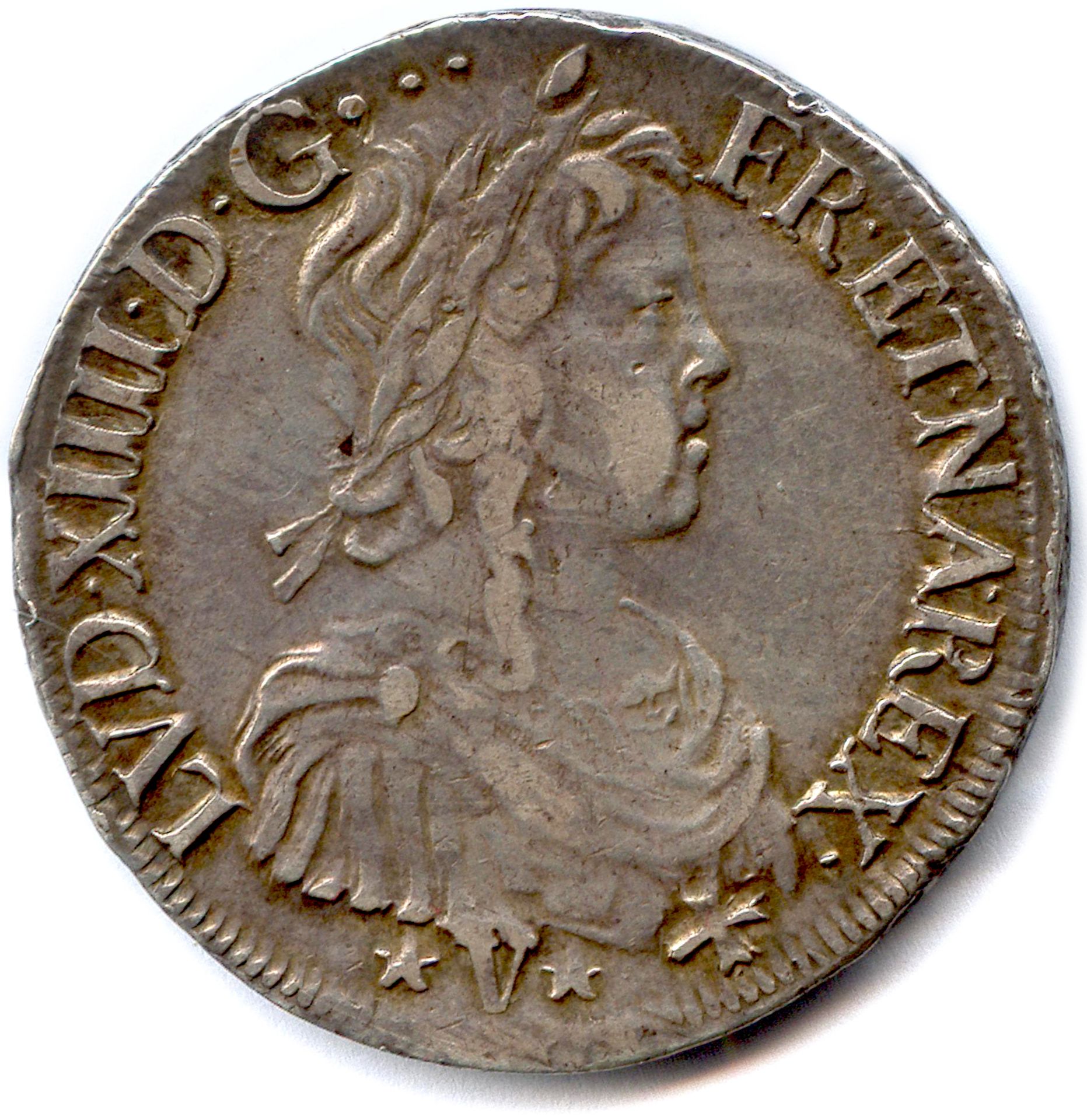 Null 路易斯十四世 1643-1715

带有法国和纳瓦拉长导火线的盾牌 1654年

V = 圣宫。

(26,94 g) Gad 203

罕见。边缘有&hellip;