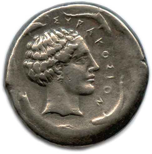 Null 西西里岛 - 叙拉古斯第二民主 466-406

仙女Arethusa的头像，她的头发扬起（没有发束）。四条海豚围绕着和传说ΣYRAKOΣΙΟΝ。

&hellip;