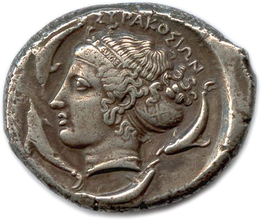 Null 西西里岛 - 叙拉古斯第二民主 466-406

左边是仙女Arethusa的头像，她的头发插在一个华丽的安倍晋三和一个带有雕刻家签名ΕΥΚΛΕΙ的s&hellip;