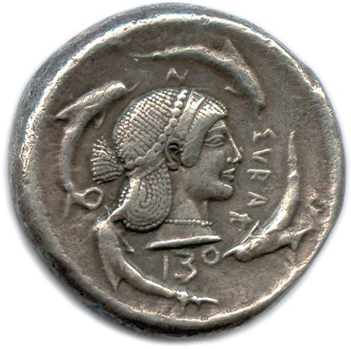 Null SICILY - SYRACUSE Gelon的统治 485-479年

右边是仙女Arethusa的头像，她的头发点缀着和

在颈背上，用珍珠项链和&hellip;