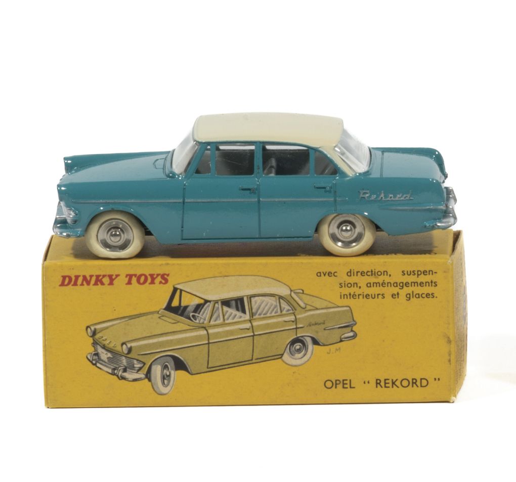 Null Dinky玩具。OPEL REKORD 1960 绿松石色，象牙色车顶。参考文献554。轮胎上有扁平物，否则为T.B.E。