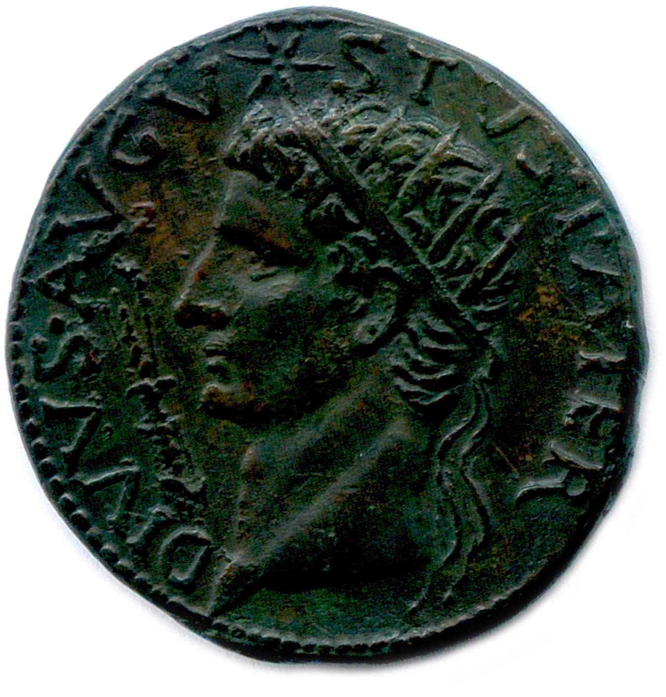 Null 公元前27年8月-公元14年8月的辛卡维娅

divvs avgvstvs pater.他的头向左辐射。在霹雳火面前。

R/. Livia坐着，手持&hellip;