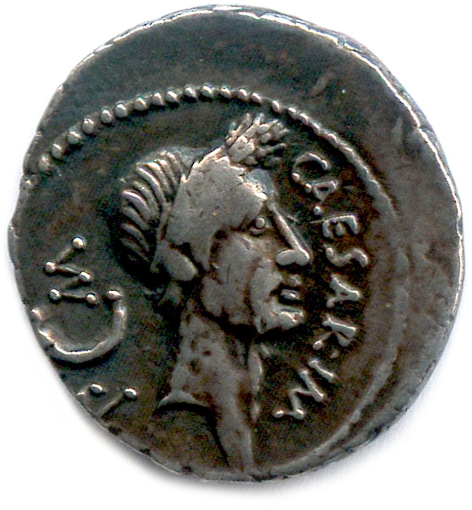 Null 朱尔斯-凯撒 44 BC

CAESAR-IMP-M. 凯撒大帝的桂冠头像在右边。圄

颈后，P（新月）M。

r/. L-aemilivs-bvca&hellip;