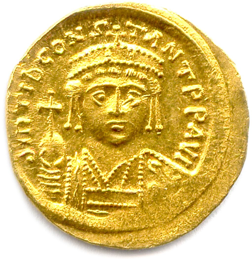 Null 提贝尔二世-康斯坦丁 578年9月26日-582年8月14日

d m TIb CONSTANTIN PP AVG.他的半身像有盔甲，正面有头饰，拿着&hellip;