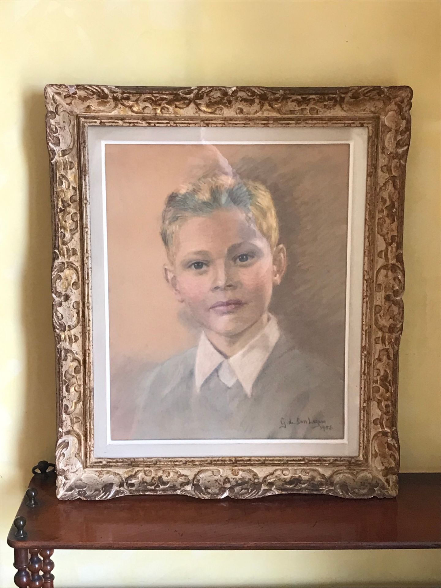 G. De SAN LAZARO G. De SAN LAZARO
一个小男孩的肖像。粉彩画。左下角有签名，日期为1952年。 
39 x 31 cm。