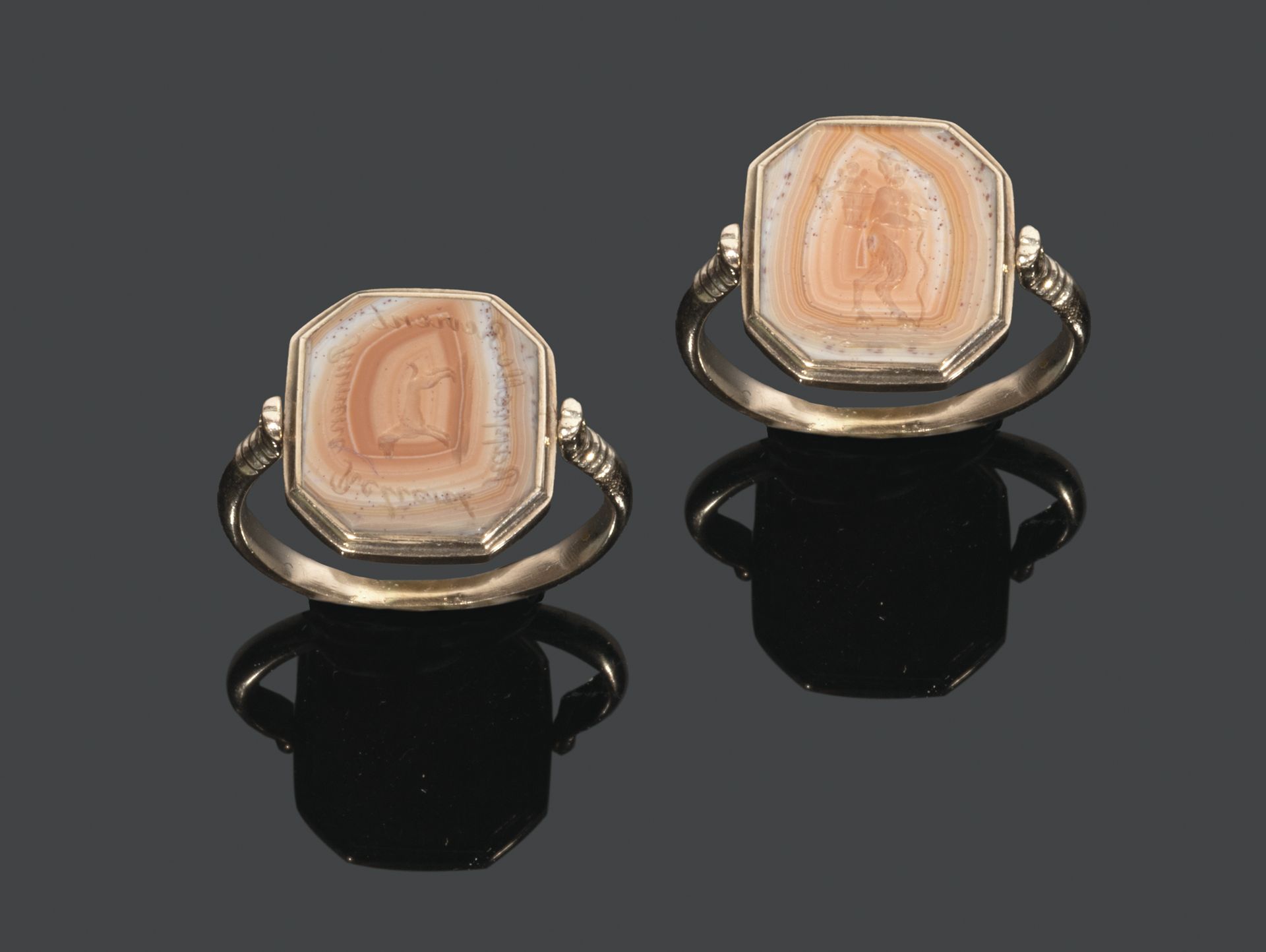 Null Yellow gold ring with octagonal swiveling bezel set with a zoned agate inta&hellip;