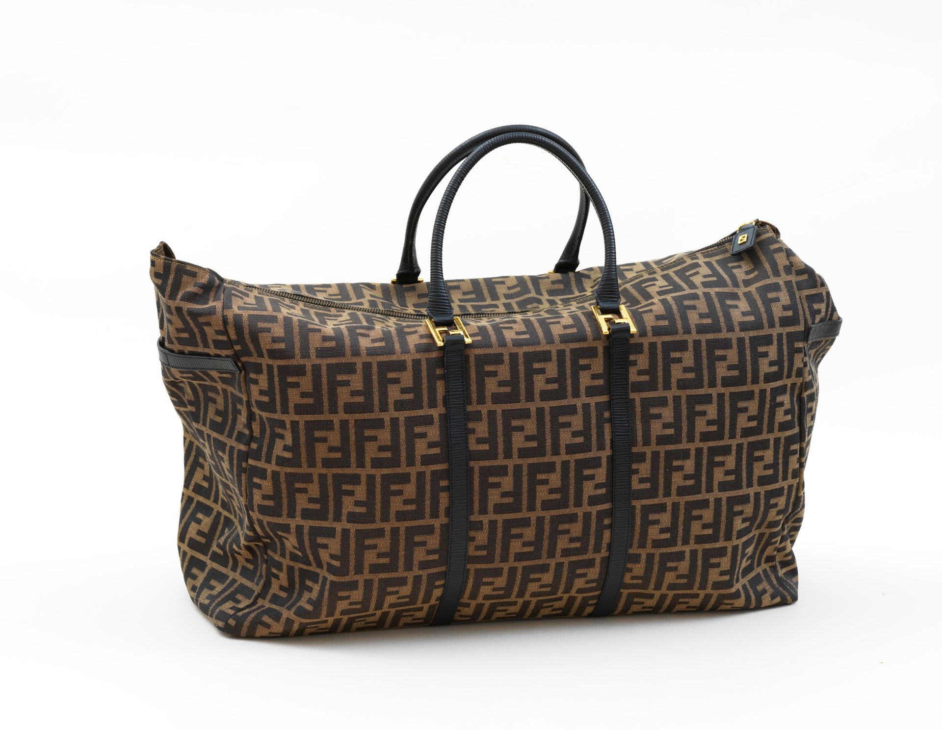 Fendi FENDI - 旅行袋，有字母图案的织物和黑色粒面革 - 内有米色金色织物 - 中央拉链开合 - 尺寸：49,5x36x17cm - 状态良好