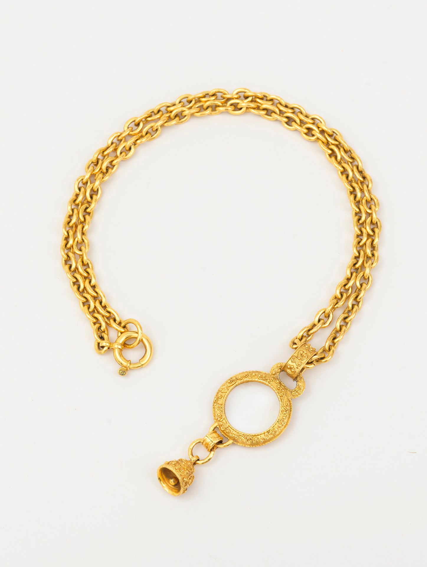 Chanel 香奈儿 - 镀金金属项链，含放大镜和小铃铛的吊饰 - 长度：41厘米 - 吊坠：4x8厘米 - 状态良好