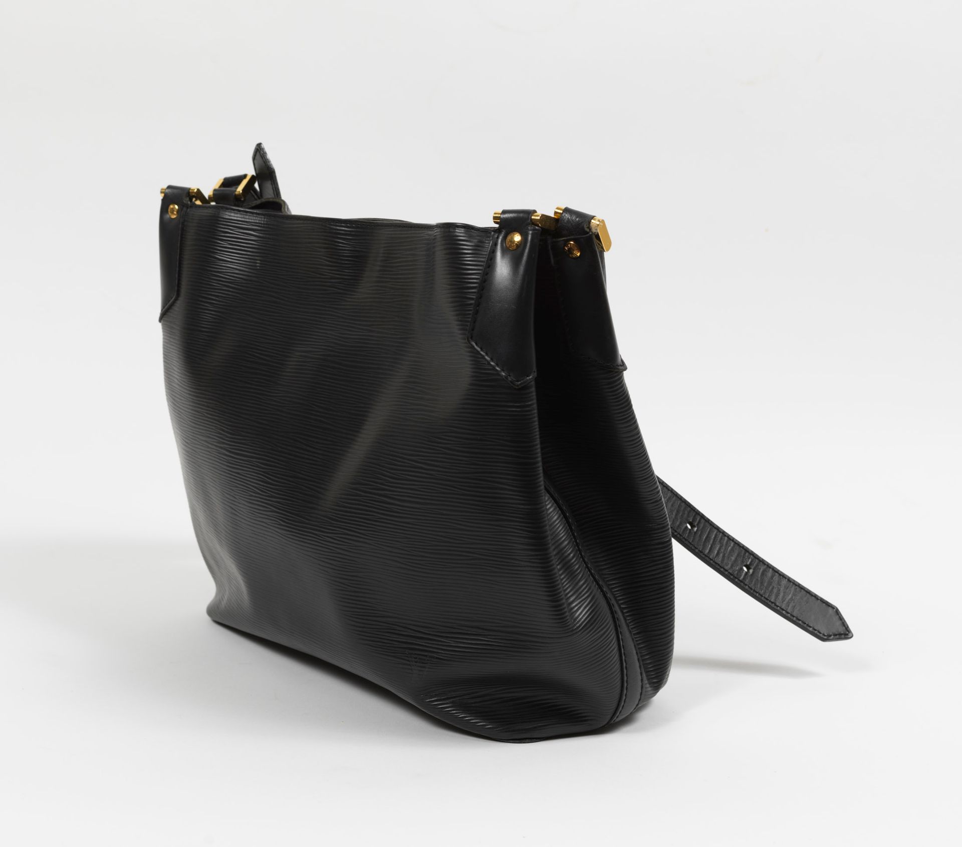 Louis Vuitton LOUIS VUITTON -Sac porté épaule modèle Mandara en cuir épi noir – &hellip;