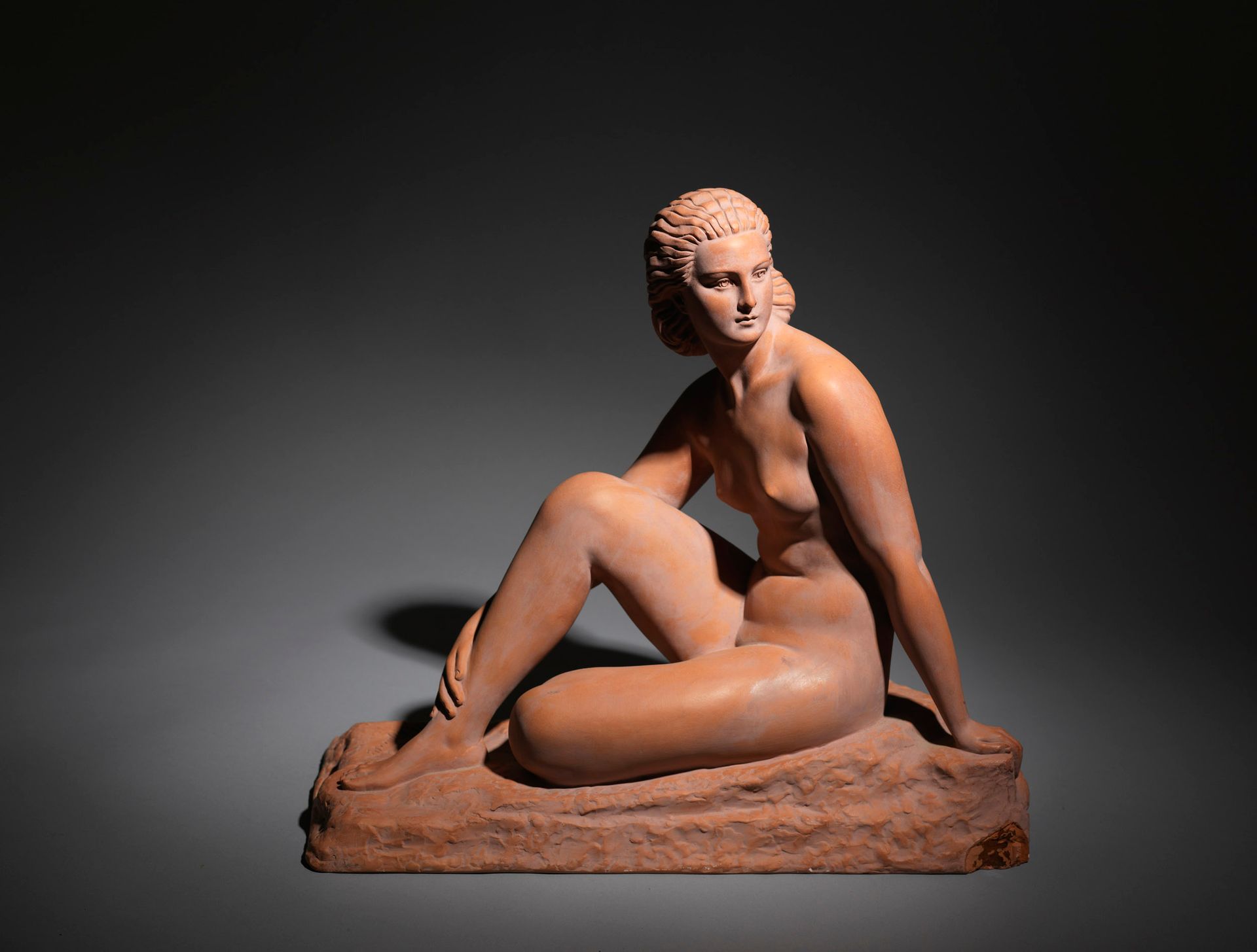 Demeter CHIPARUS 德米特-奇帕鲁斯(1886-1947) - 坐着的裸体女人 - 签名的陶土 - 45 x 46 x 20厘米 - 底座右下角有&hellip;