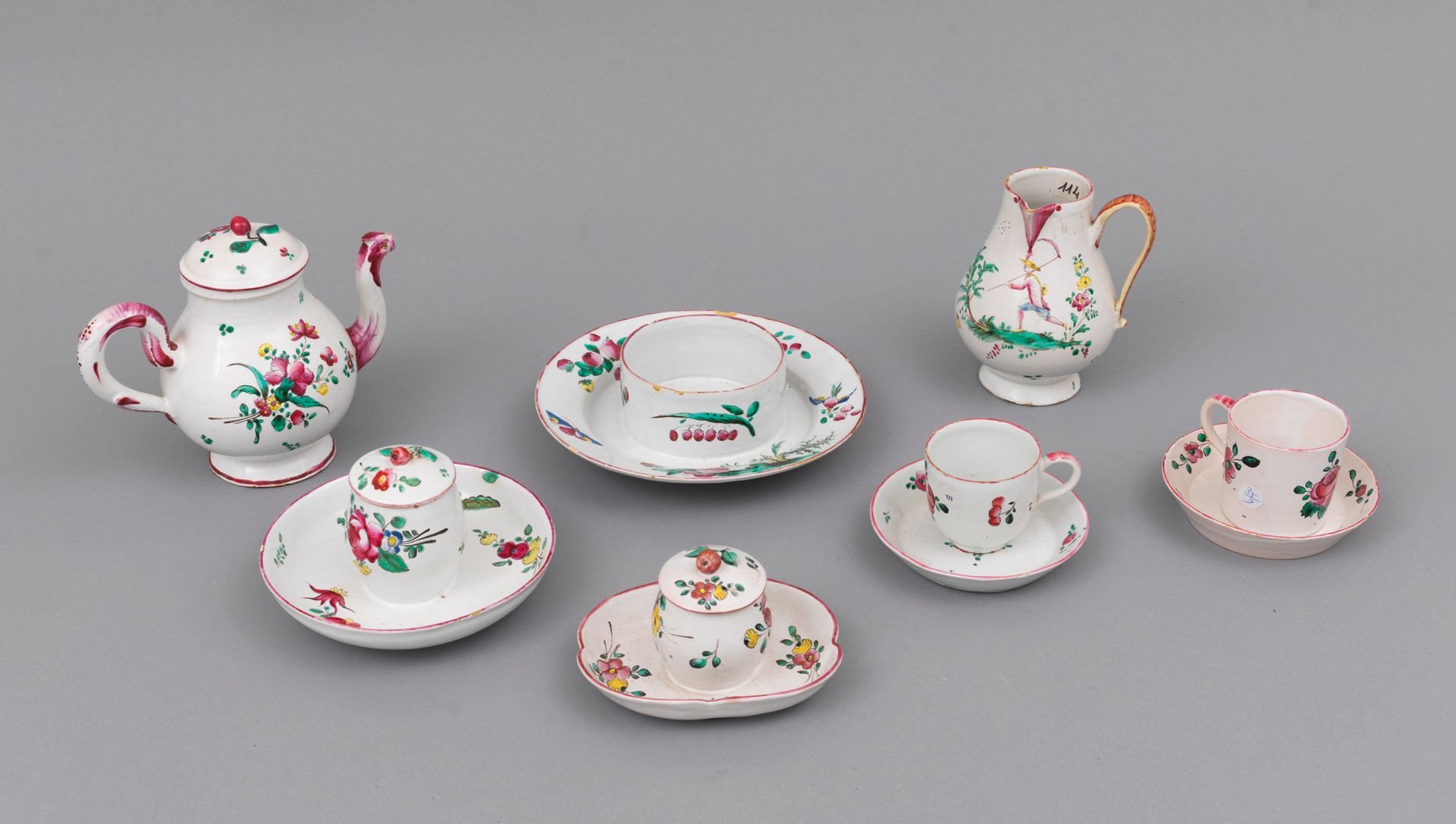Faience La Rochelle 
La Rochelle

Lot including two cups and two saucers, two co&hellip;